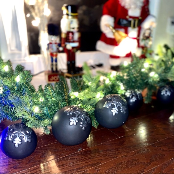 Set of 5 Ceramic Orbs Christmas Decor Balls - Picture 5 of 13